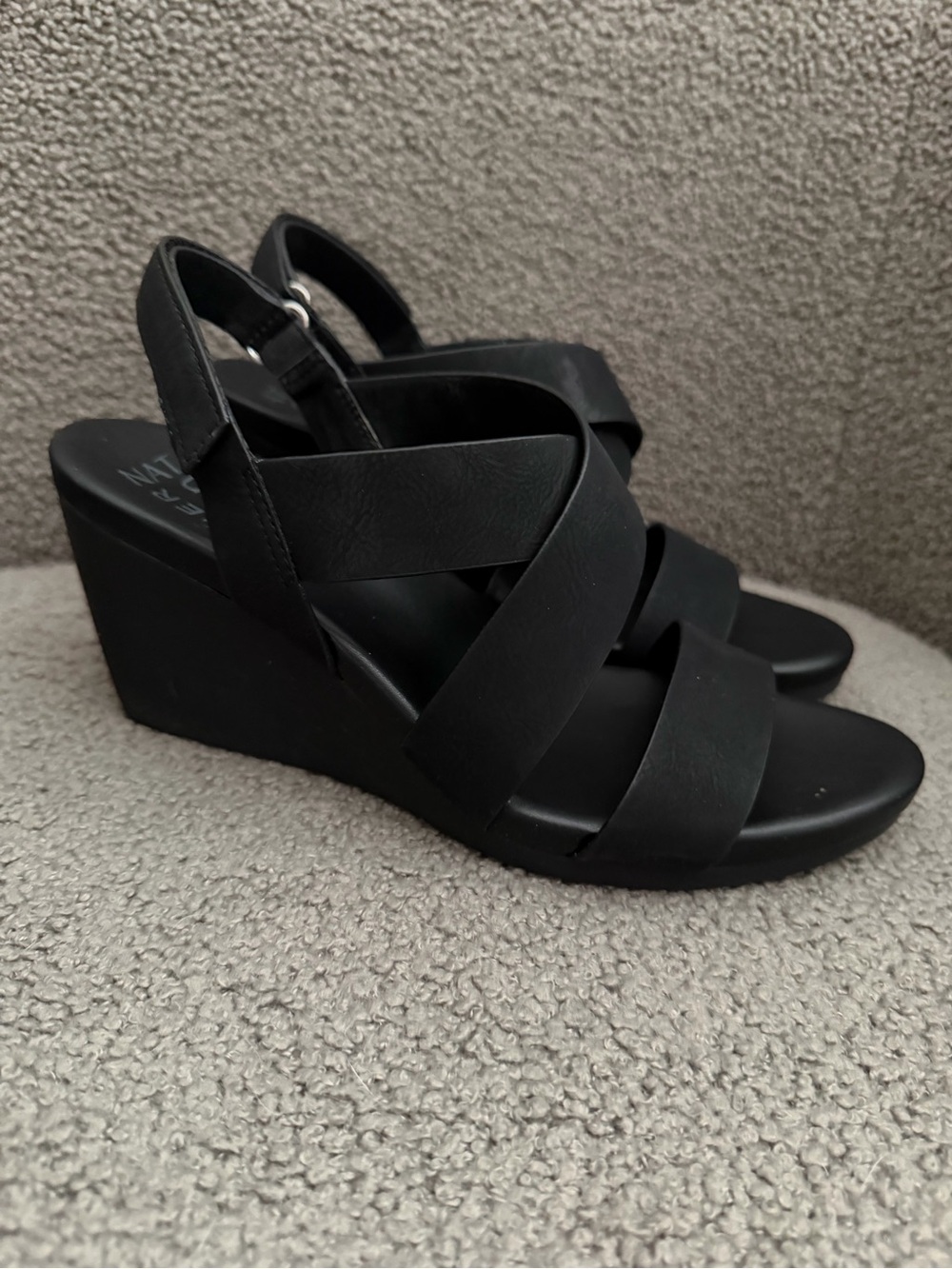 Naturalizer Black Womenโs Wedge Sandal - Palmer Style